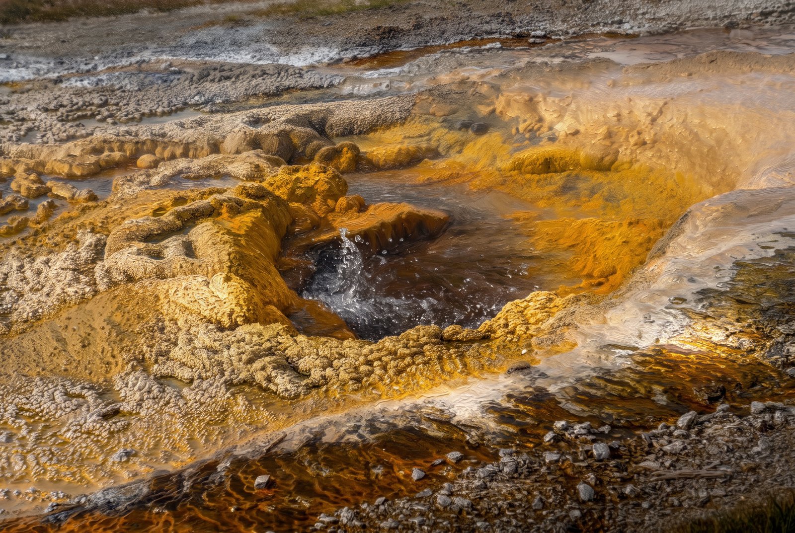 Pump Geyser, Painterly